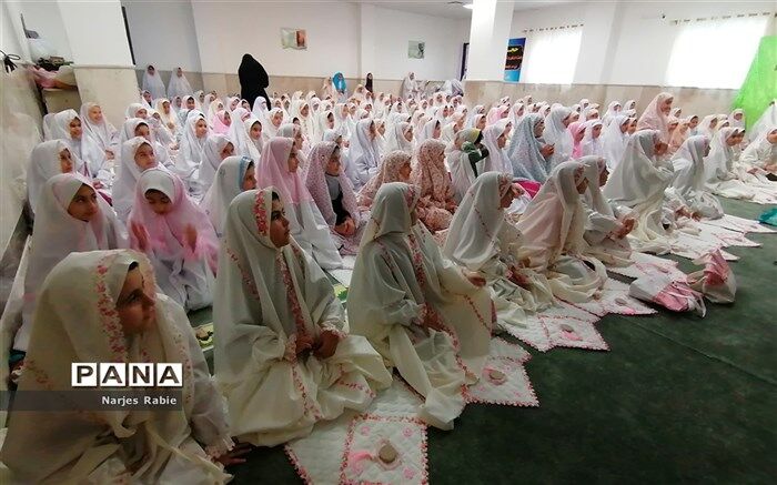 برگزاری مراسم معنوی جشن عبادت دانش آموزان دختر شهر فاروج در حوزه علمیه فاطمیه/ فیلم