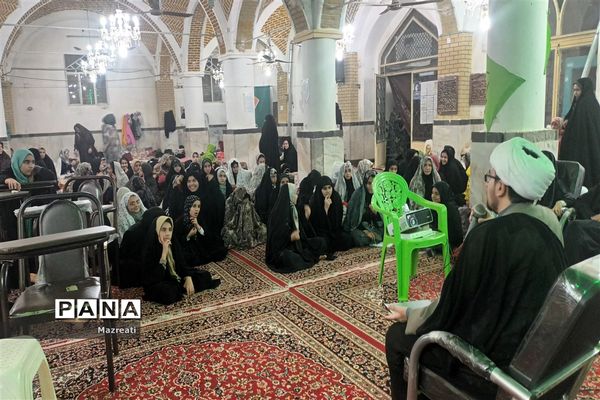 اعتکاف دانش‌آموزی در مسجد محبین نوش آباد