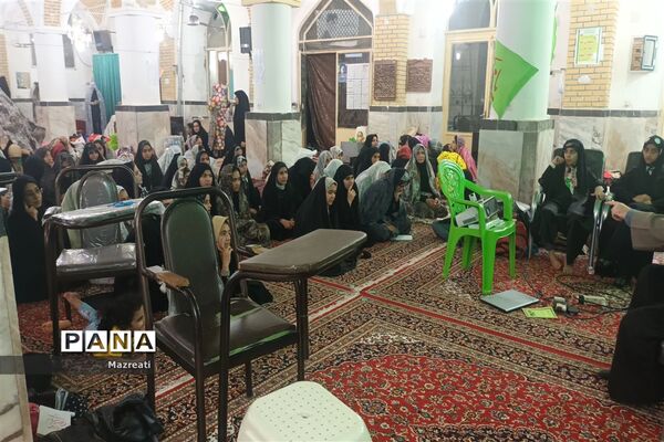 اعتکاف دانش‌آموزی در مسجد محبین نوش آباد