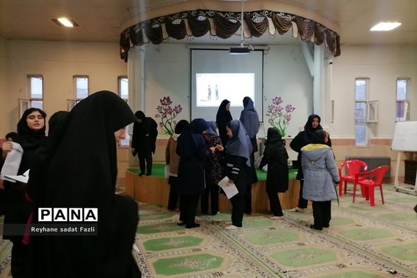 اجرای طرح سواد مالی در دبیرستان متوسطه اول زینبیه۲ شهریار