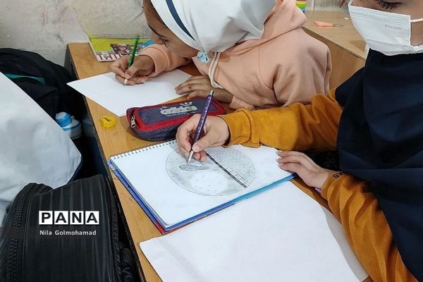 کارگاه آموزشی و مهارت‌آموزی  در مدرسه حافظ دختران شهریار