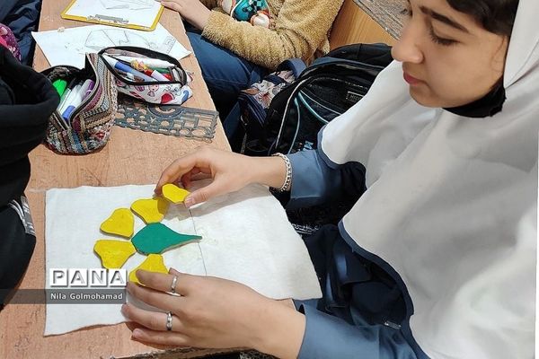 کارگاه آموزشی و مهارت‌آموزی  در مدرسه حافظ دختران شهریار