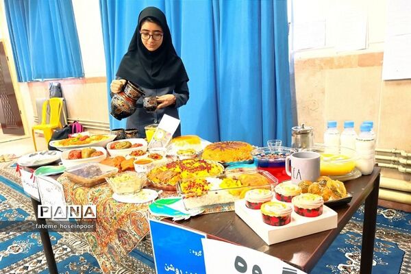 جشنواره غذا در دبیرستان دخترانه خاتم الانبیا در ناحیه دو بهارستان