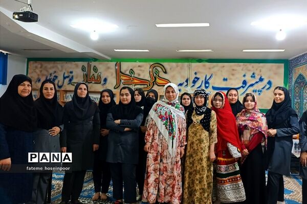 جشنواره غذا در دبیرستان دخترانه خاتم الانبیا در ناحیه دو بهارستان