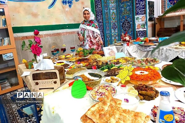جشنواره غذا در دبیرستان دخترانه خاتم الانبیا در ناحیه دو بهارستان