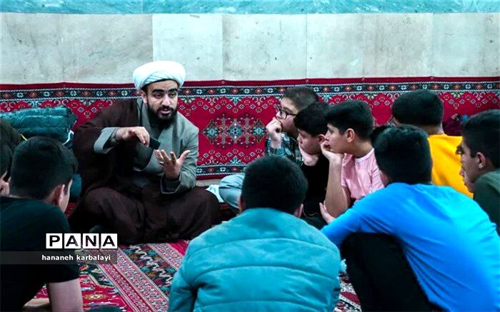 اعتکاف دانش‌آموزی در بهارستان‌دو، رنگ خودشناسی دارد/فیلم