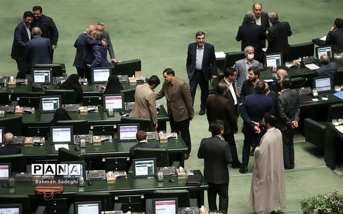 میزان حداقل حقوق کارمندان ۱۰ میلیون تومان تعیین شد