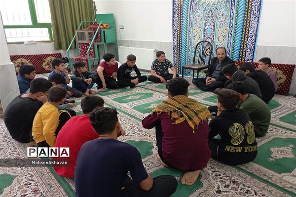 اعتکاف دانش‌آموزی درخلیل آباد