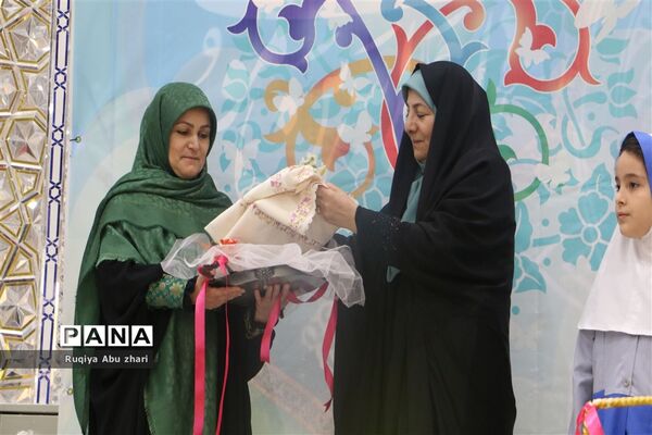 بهار بندگی ۳۰۰ نومکلف در امام‌زاده بی‌بی سکینه صفادشت