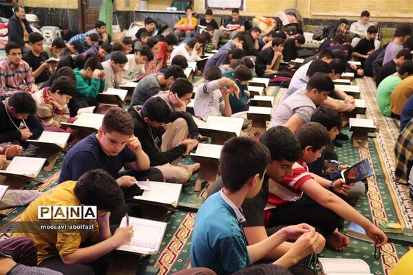 اعتکاف دانش‌آموزی ناحیه ۳ مشهد در مسجد امام صادق علیه السلام