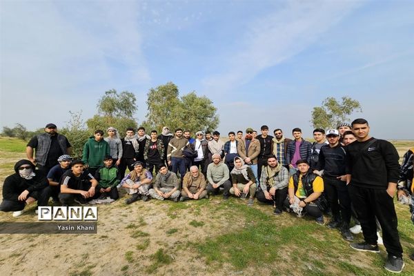 بازدید دانش‌آموزان پسر شهرستان عباس آباد از مناطق عملیاتی جنوب