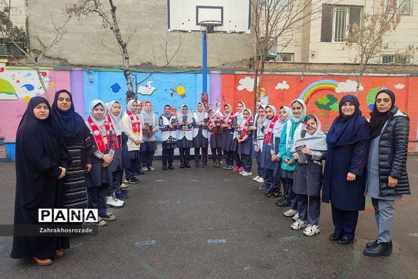 کاشت نهال به یاد شهدای گمنام در دبستان شهید مجیدی ناحیه دو شهرری