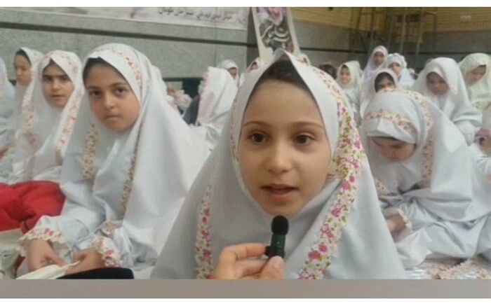 جشن عبادت دختران دانش‌آموز شهرستان کهک/ فیلم