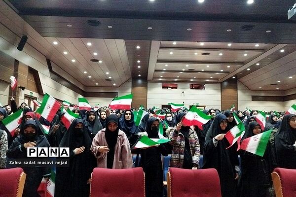 جشن تکلیف سیاسی هفتصد دانش‌آموز دختر رای اولی در شهریار