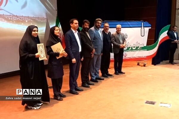 جشن تکلیف سیاسی هفتصد دانش‌آموز دختر رای اولی در شهریار