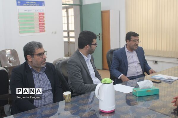 جلسه هم اندیشی سازمان دانش‌آموزی استان بوشهر با اداره نهضت سوادآموزی استان