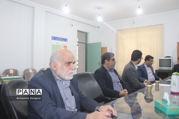 جلسه هم اندیشی سازمان دانش‌آموزی استان بوشهر با اداره نهضت سوادآموزی استان