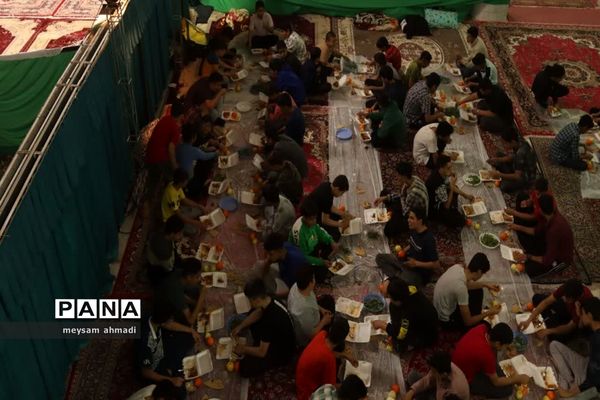 اعتکاف دانش‌آموزی در یزد