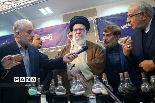 بازدید رهبر انقلاب از نمایشگاه تولید ایرانی