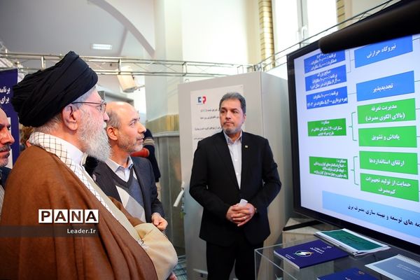 بازدید رهبر انقلاب از نمایشگاه تولید ایرانی