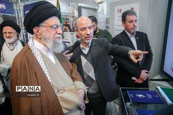 بازدید رهبر انقلاب از نمایشگاه تولید ایرانی