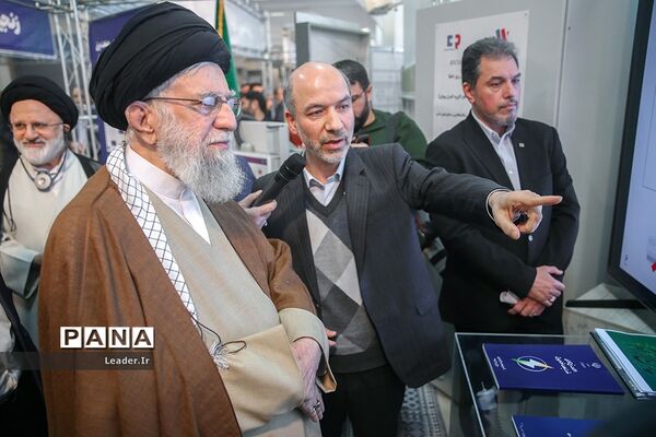 بازدید رهبر انقلاب از نمایشگاه تولید ایرانی