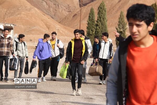 اعزام دانش‌آموزان پسر شهرستان اسفراین به مناطق عملیاتی راهیان نور