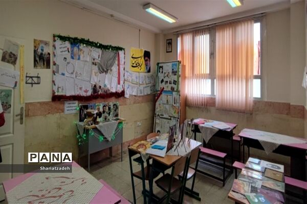 نمایشگاه یادواره شهیدان در دبستان شهید اندرزگو منطقه ۱۳