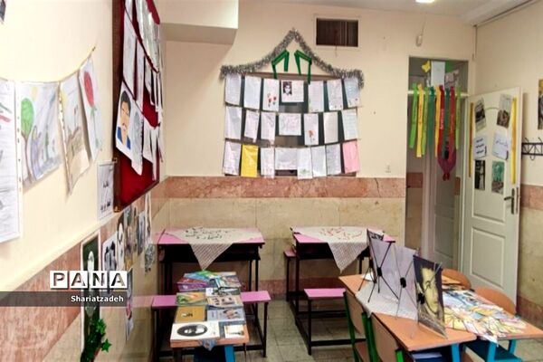نمایشگاه یادواره شهیدان در دبستان شهید اندرزگو منطقه ۱۳
