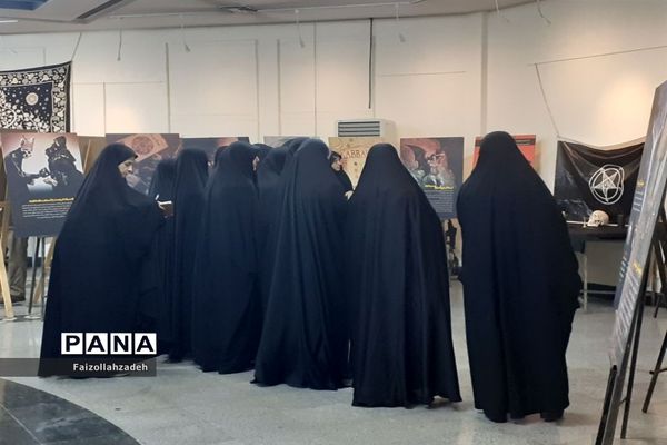 بازدیدمعاونین و مربیان پرورشی منطقه ۱۳ از نمایشگاه معنویت در اسارت