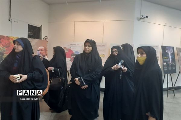 بازدیدمعاونین و مربیان پرورشی منطقه ۱۳ از نمایشگاه معنویت در اسارت