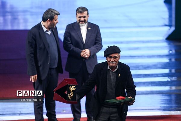 مراسم افتتاحیه چهل و دومین جشنواره بین‌المللی فیلم فجر