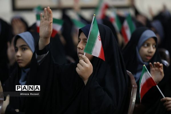 نواخته شدن زنگ انقلاب درمدارس قم