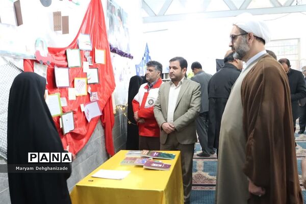 افتتاح نمایشگاه مدرسه انقلاب در مهریز