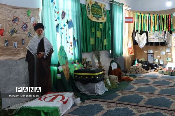افتتاح نمایشگاه مدرسه انقلاب در مهریز