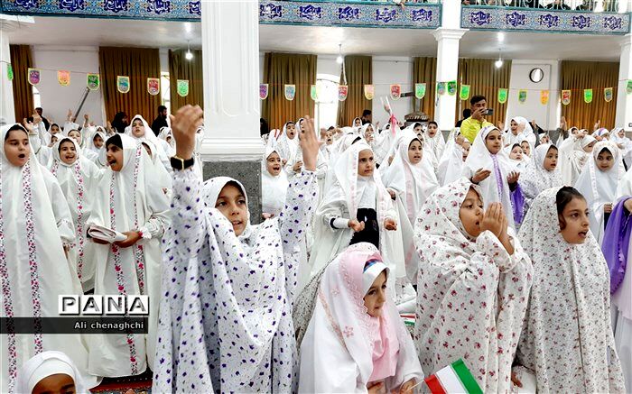 ۷۷۰ دانش‌آموز دختر شهر تاکستان رسیدن به سن تکلیف را جشن گرفتند/ فیلم