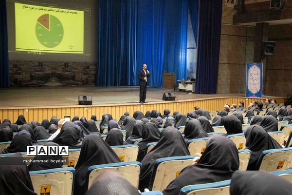 آشنایی مدیران و معاونین مدارس یزد با مفاهیم پدافند غیرعامل