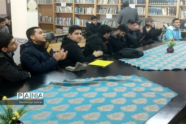 حضور دانش‌آموزان پسر دوره متوسطه دوم شهرستان ملارد در مسابقات قرآنی