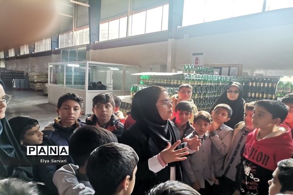 بازدید دانش‌آموزان خلیل آباد از شهرک صنعتی کاشمر