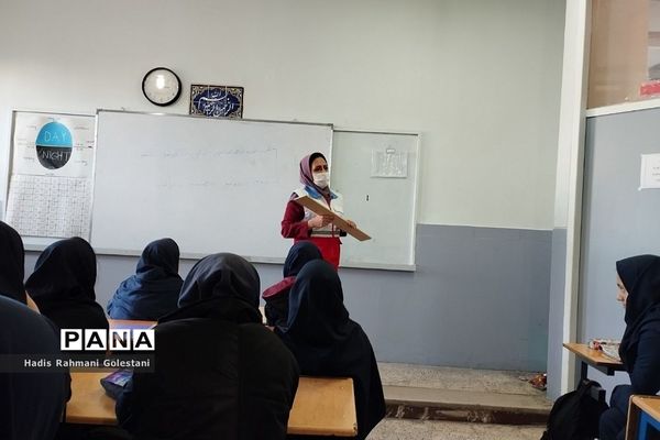 آموزش اصول امدادگردی در مدرسه  نور هدایت شهریار