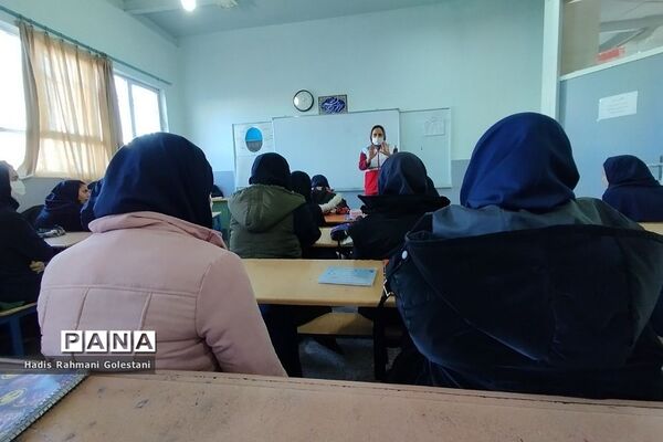آموزش اصول امدادگردی در مدرسه  نور هدایت شهریار