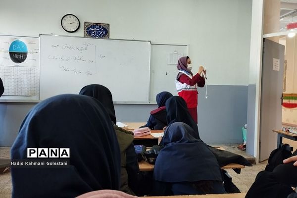 آموزش اصول امدادگردی در مدرسه  نور هدایت شهریار