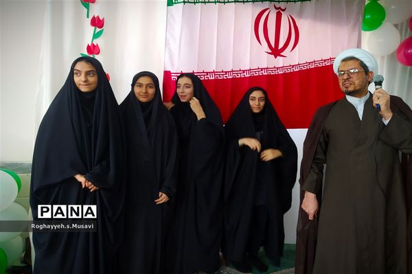 تقدیر از دانش آموزان و دبیران فعال نماز دبیرستان سید احمد فاتحی ۲ قم