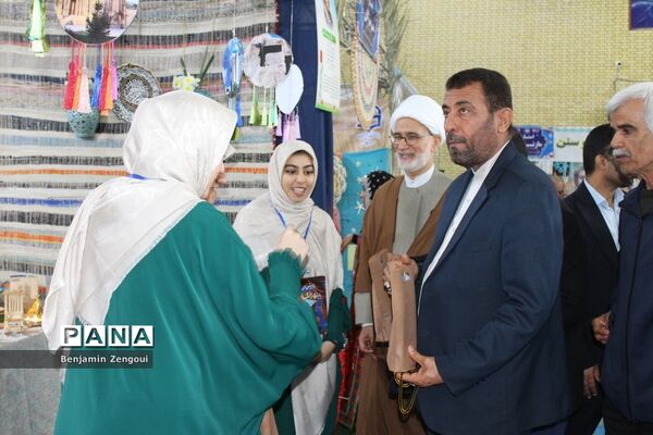 نمایشگاه اقوام دانشجو معلمان دختر سراسر کشور در بوشهر