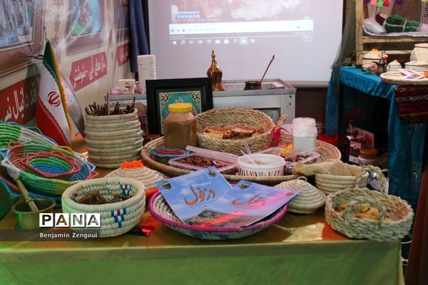 نمایشگاه اقوام دانشجو معلمان دختر سراسر کشور در بوشهر