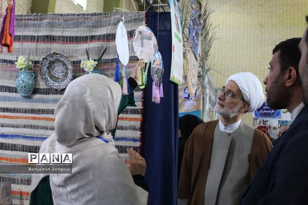 نمایشگاه اقوام دانشجو معلمان دختر سراسر کشور در بوشهر