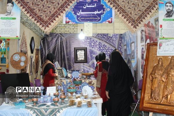نمایشگاه اقوام دانشجو معلمان دختر سراسر کشور در بوشهر