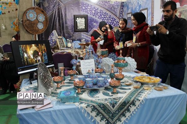 نمایشگاه اقوام دانشجو معلمان دختر سراسر کشور در بوشهر