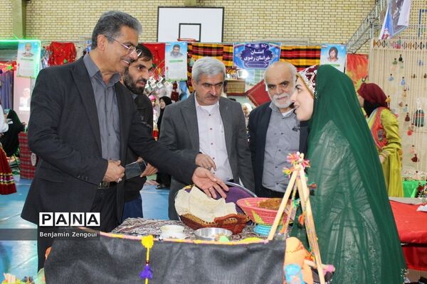 نمایشگاه اقوام دانشجو معلمان دختر سراسر کشور در بوشهر