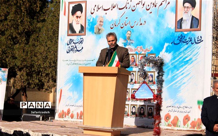 قدر این انقلاب را بدانید؛ شما دانش آموزان برکت این انقلاب هستید